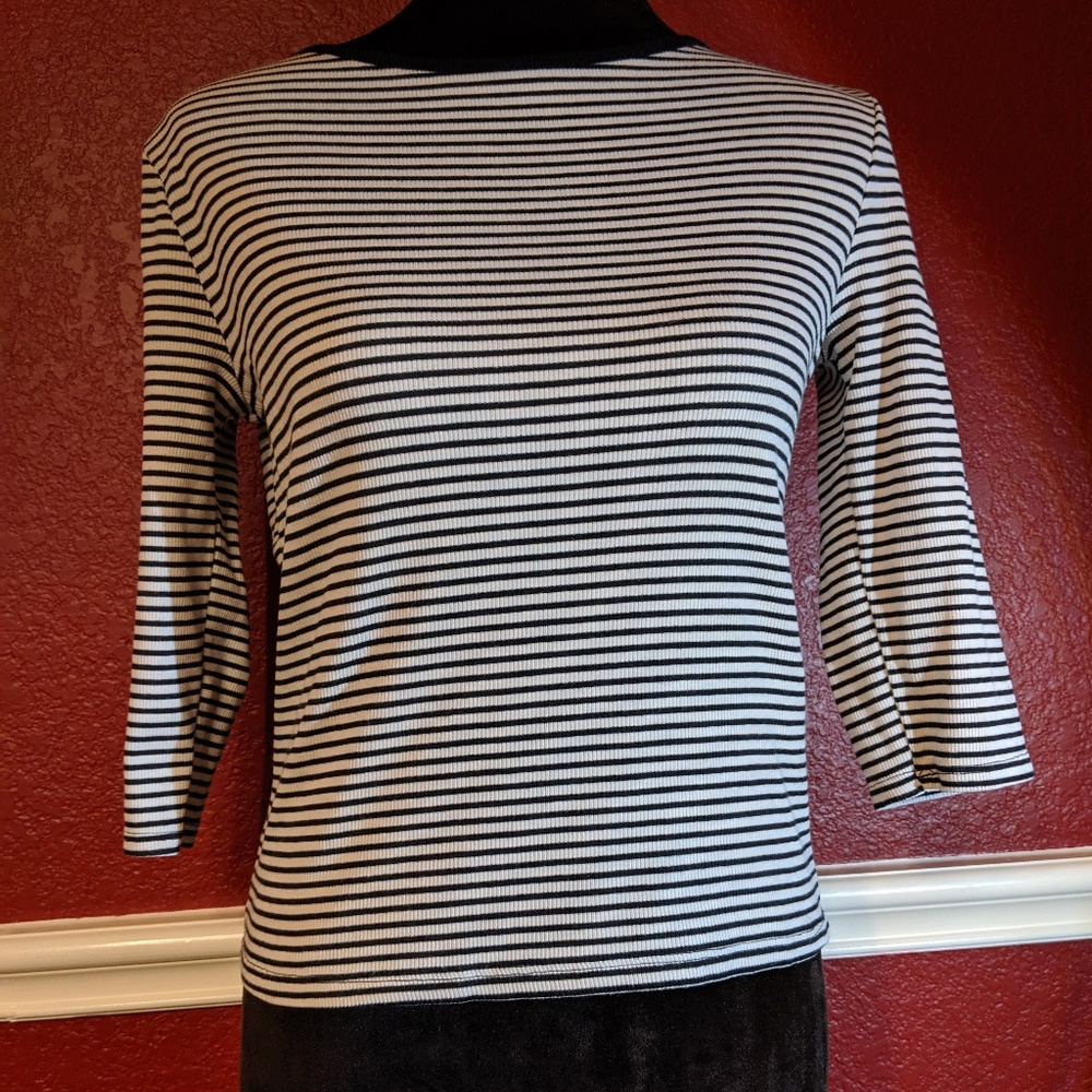 Forever 21 black & white striped top. Lrg